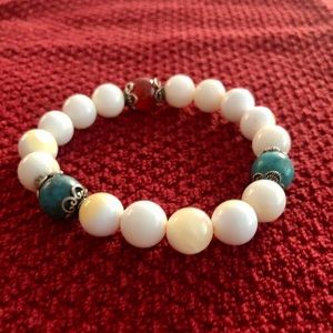 Jade and amber stretch bracelet.